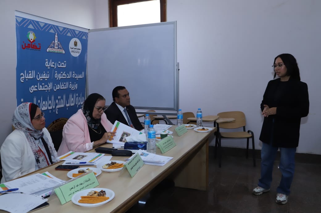 جامعة عين شمس تعقد لجنة تقييم دراسات الجدوى لمبادرة الطالب المنتج لوزارة التضامن الإجتماعى بالجامعات 