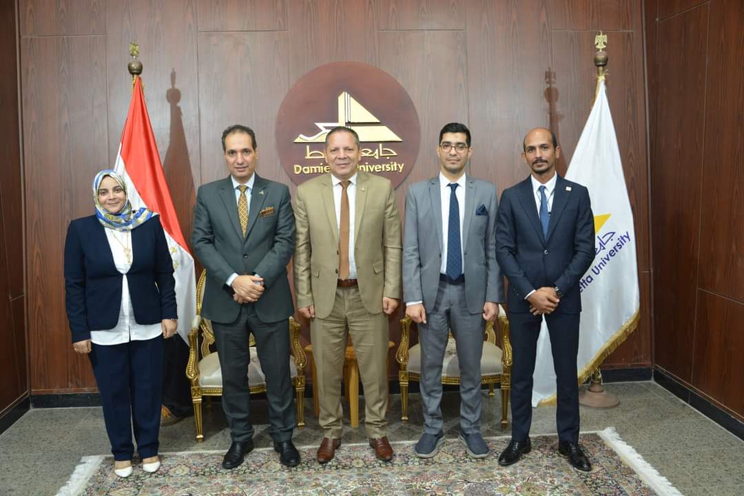 رئيس جامعة دمياط يشهد افتتاح الورش التدريبية عن بنك المعرفة المصري لأعضاء هيئة التدريس بالجامعة 