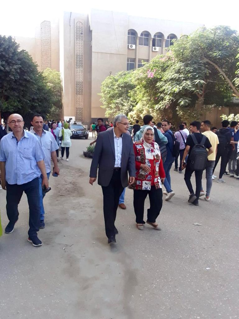 رئيس جامعه الزقازيق يتفقد كلية الحاسبات والمعلومات للإطمئنان على انتظام العملية التعليمية