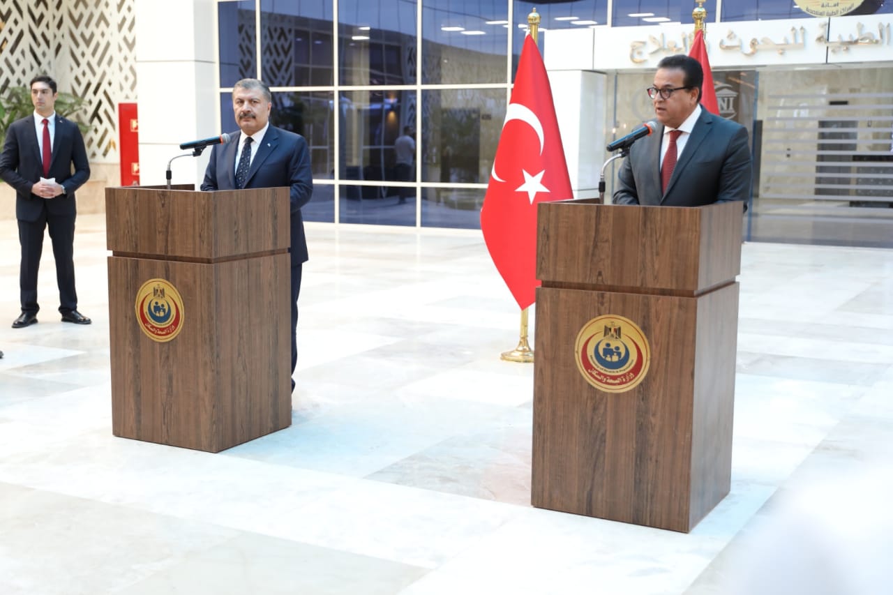 وزير الصحة التركي: أرسلنا 10 طائرات وسفينة تحمل المساعدات الطبية لأهالي غزة