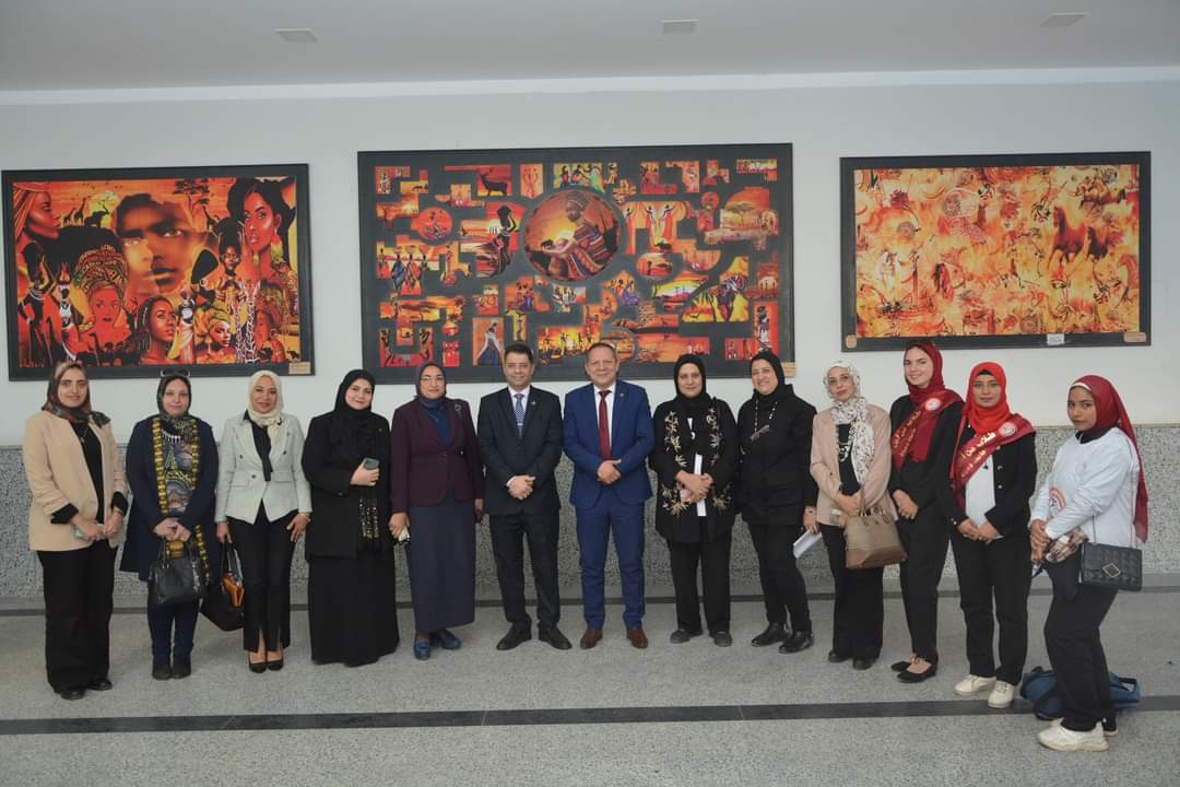 رئيس جامعة دمياط يشهد ندوة تعريفية عن وحدة تكافؤ الفرص وتمكين المرأة 