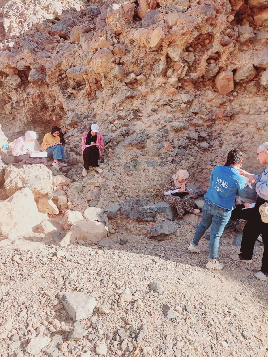 خطه جامعه الفيوم لتدريب طلاب كليه العلوم فى رحلات علميه لسلاسل جبال البحر الاحمر