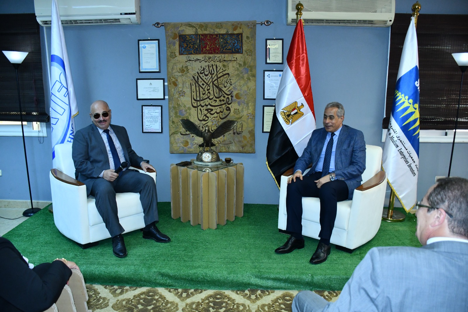 وزير العمل خلال اجتماعه بالمهندس علاء السقطى : لا تعنت مع المستثمرين ونعمل على سرعة إصدار قانون جديد للعمل