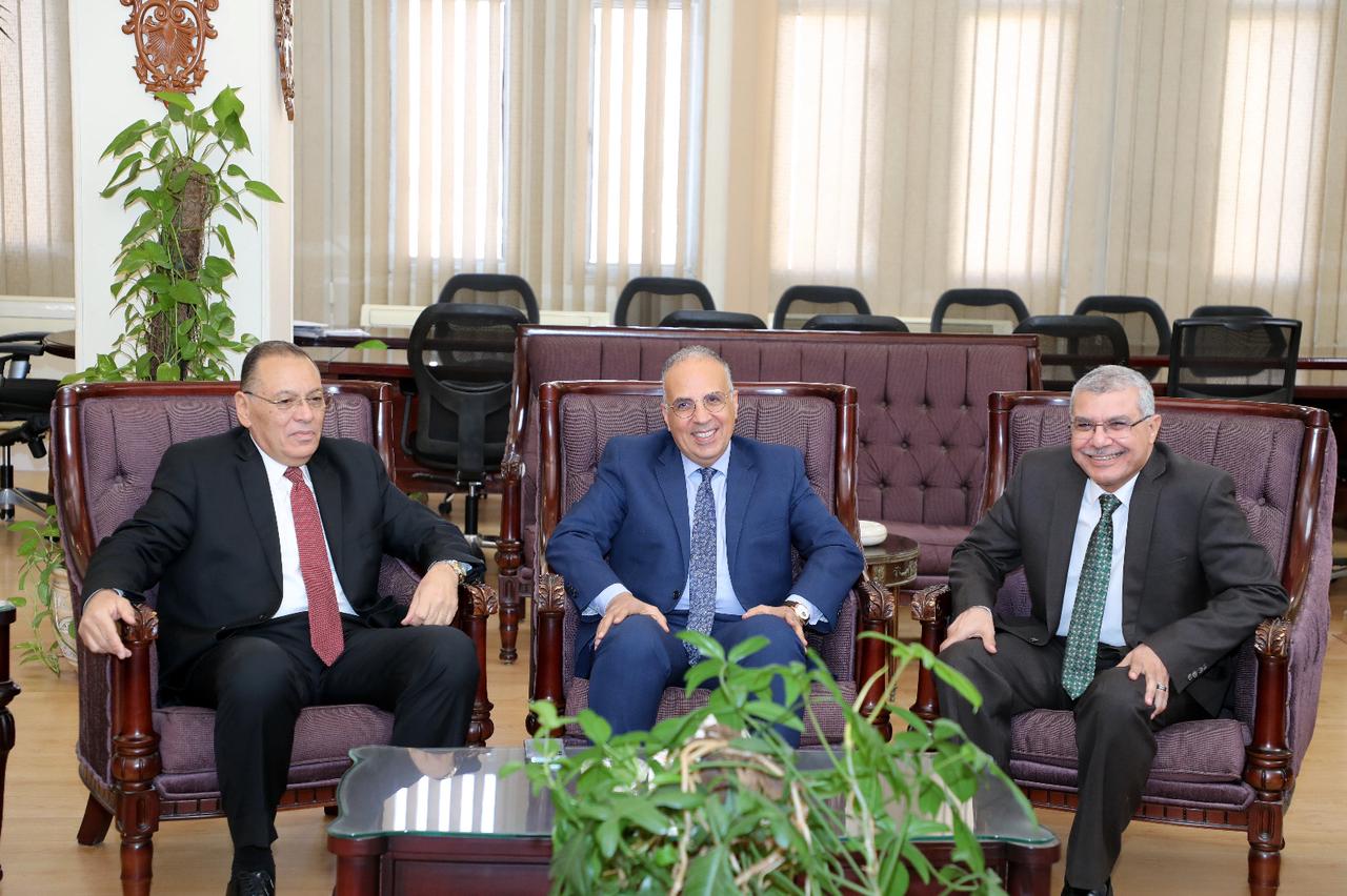 مجلس جامعة الزقازيق برئاسة الدكتور خالد الدرندلى يعقد اجتماعه الدورى بحضور وزير الري ومحافظ الشرقية