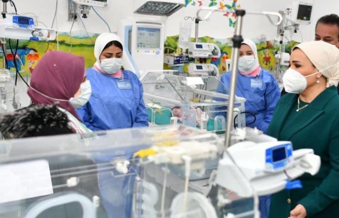 السيدة انتصار السيسي تطمئن على الأطفال الفلسطينيين بمستشفى العاصمة الإدارية الجديدة