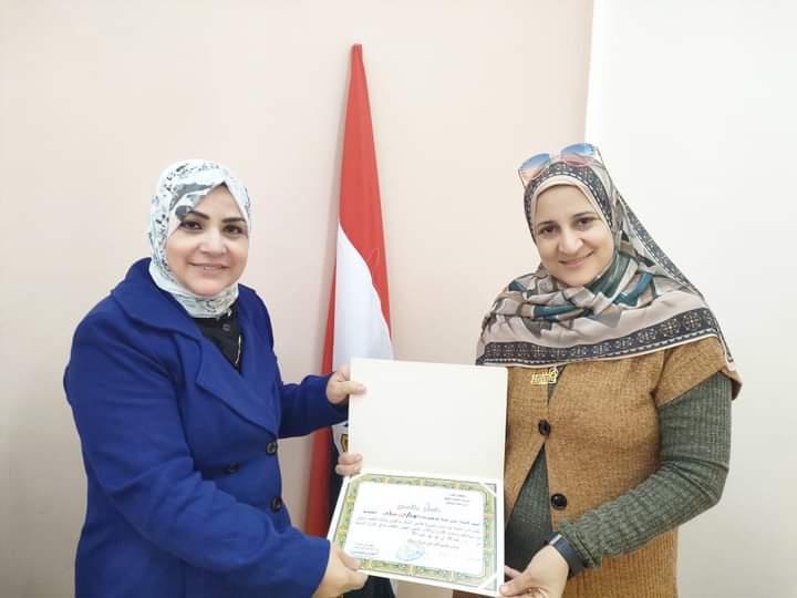 تكريم مدير قسم خدمة المواطنين بإدارة بدر التعليمية