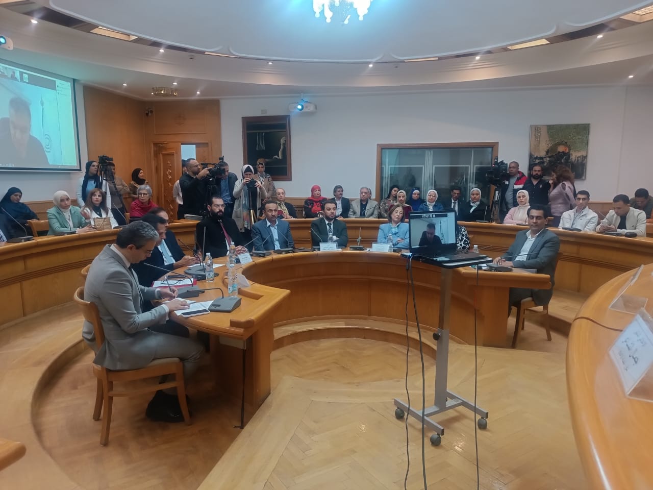 فلسطين والإعلام الدولي” مائدة مستديرة بالأعلى للثقافة