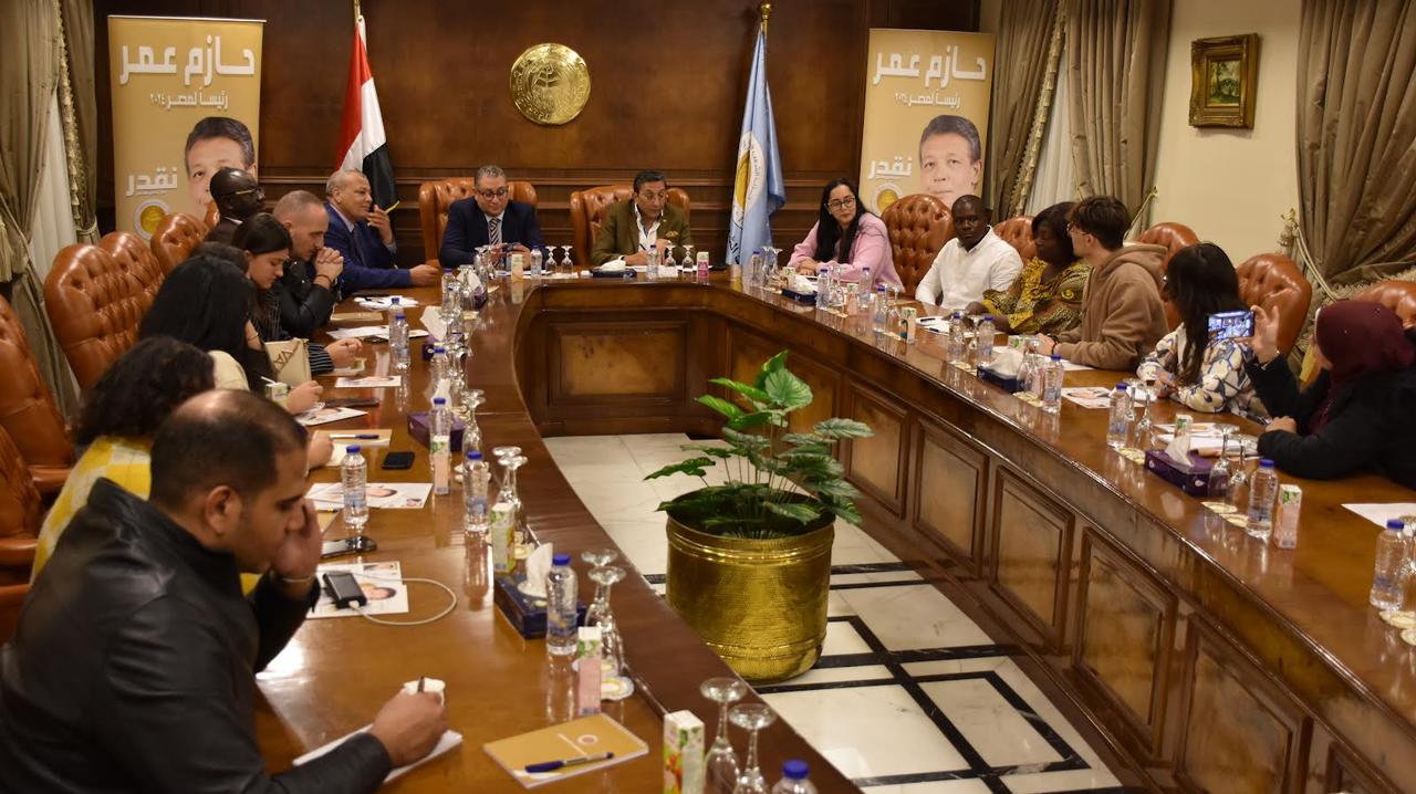 إئتلاف نزاهة” يعقد زيارة إلي مقر حملة المرشح الرئاسي حازم عمر