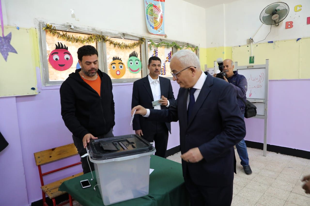 وزير التربية والتعليم يدلى بصوته فى الانتخابات الرئاسية 2024 بلجنة فاطمة عنان بالقاهرة الجديدة