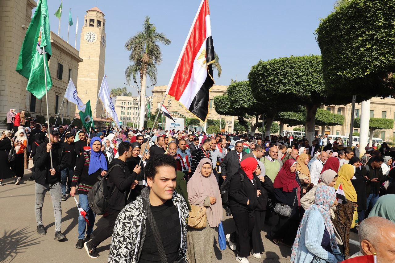 جامعة القاهرة تشارك بقوة في العرس الديموقراطي للانتخابات الرئاسية تحت شعار “انزل شارك .. مصر هي الأهم”