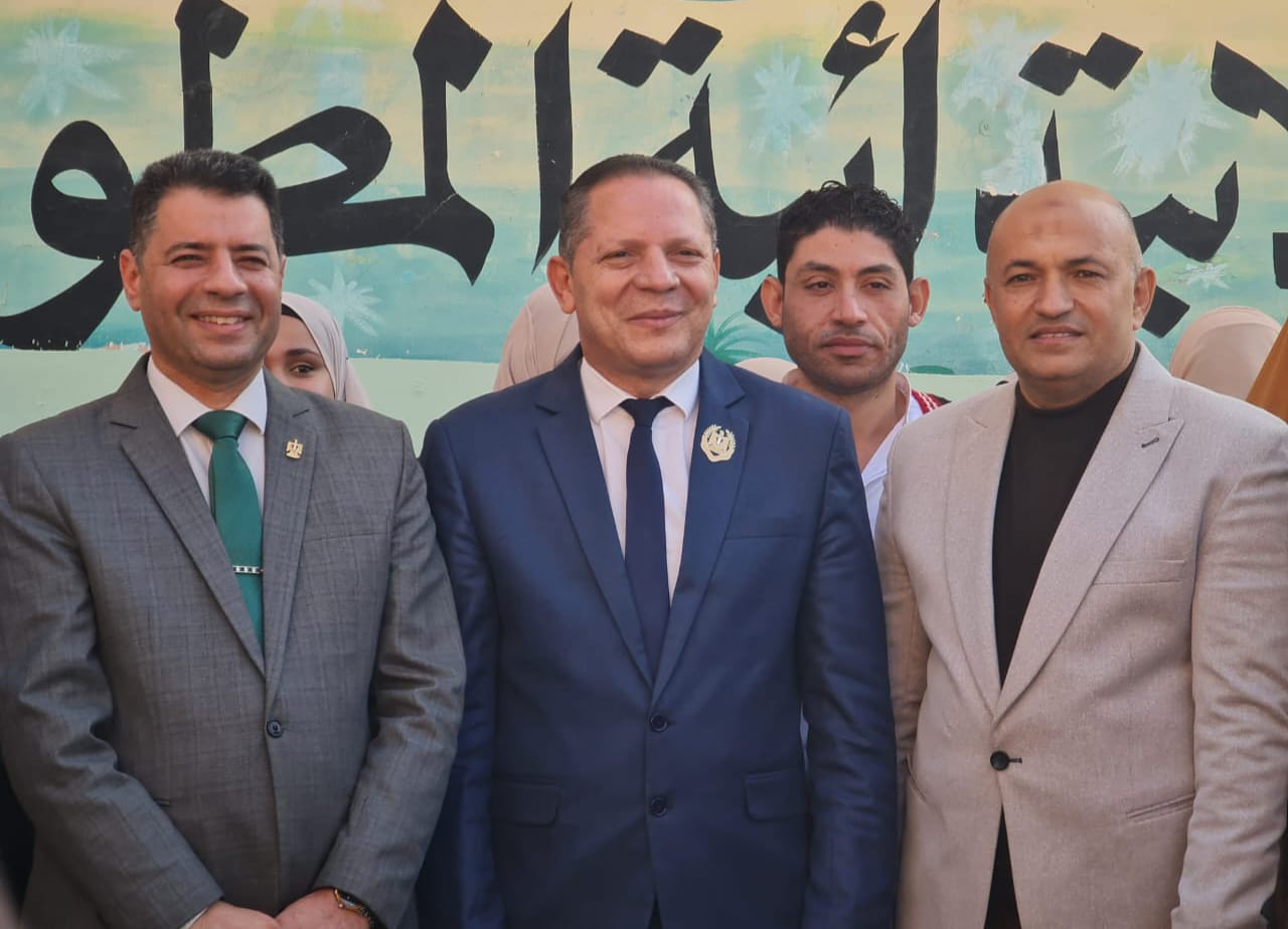 رئيس جامعة دمياط يقود مسيرة ضخمة بمدينة دمياط