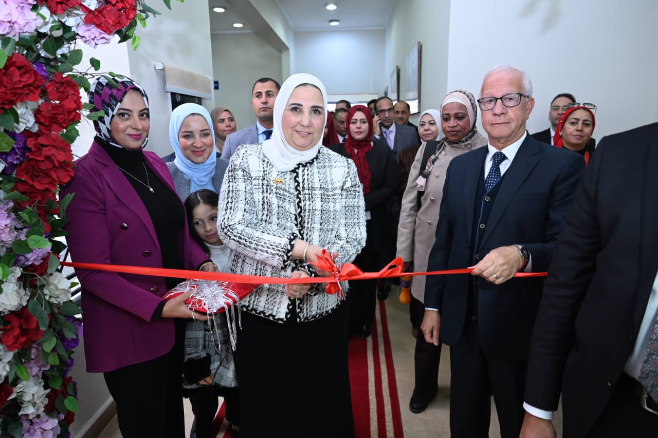 القباج تفتتح 6 حضانات دامجة وغرف التشخيص المبكر للإعاقة والتأهيل الحسي واللغوي بمجمع الخدمات المتكاملة بالأسمرات.. وتعقد جلسة حوارية مع الاخصائيات الاجتماعيات