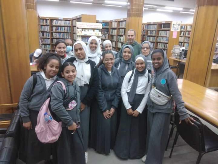 مكتبة القاهرة الكبري تستقبل طلاب مدرسه الزمالك الإعدادية للبنات