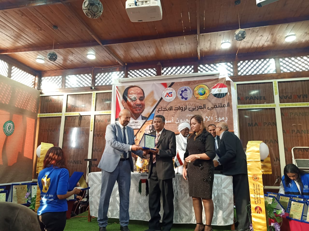 إنطلاق فاعليات الملتقي العربي لرواد الإبداع العربي تحت عنوان رموز الابداع بعيون أسوان أرض الذهب بالمحافظة بمشاركة جامعة أسوان 