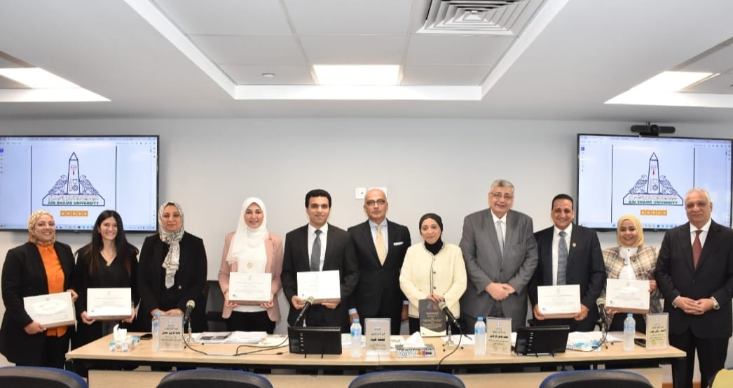 مجلس جامعة عين شمس يكرم فريق عمل المركز المصري للمعهد الدولي للتعليم عن بعد