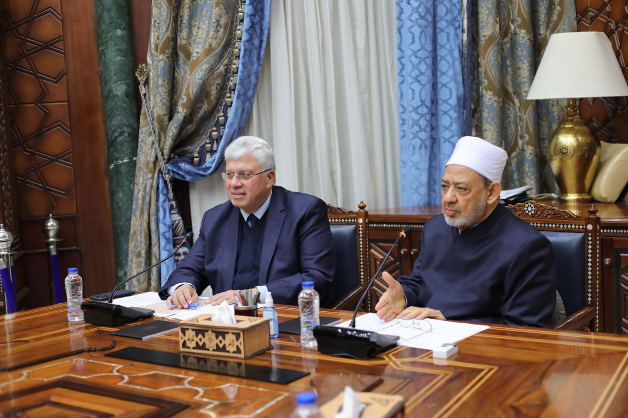 شيخ الأزهر ووزير التعليم العالي يناقشا سبل تعزيز التعاون والتكامل بين التعليم العالي وجامعة الأزهر