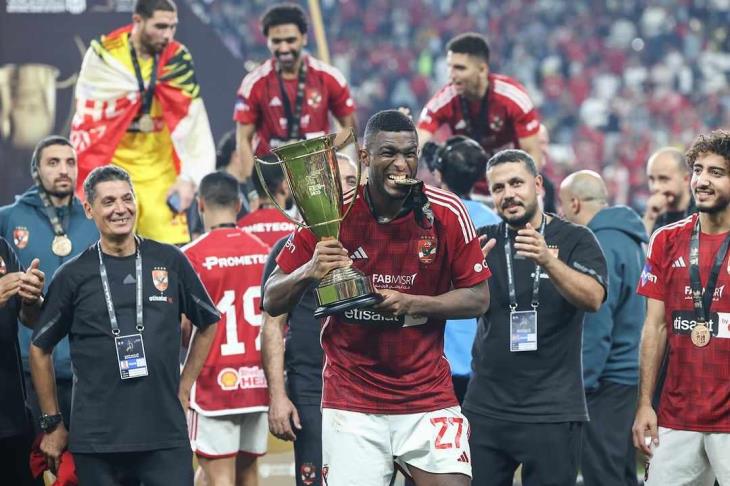 ضخامة موديست تسبب مشكله للحكام