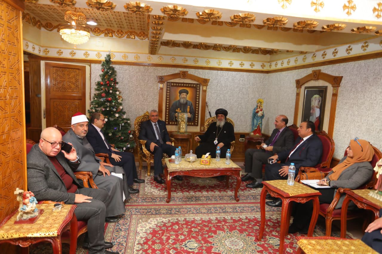 رئيس جامعة الزقازيق يهنئ الأنبا مقار أسقف فاقوس والعاشر من رمضان بعيد الميلاد المجيد