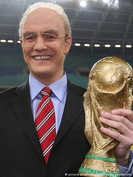 وفاة اللاعب فرانز بيكنباور أسطورة كرة القدم العالمية الذي رحل اليوم عن عمر يناهز 78