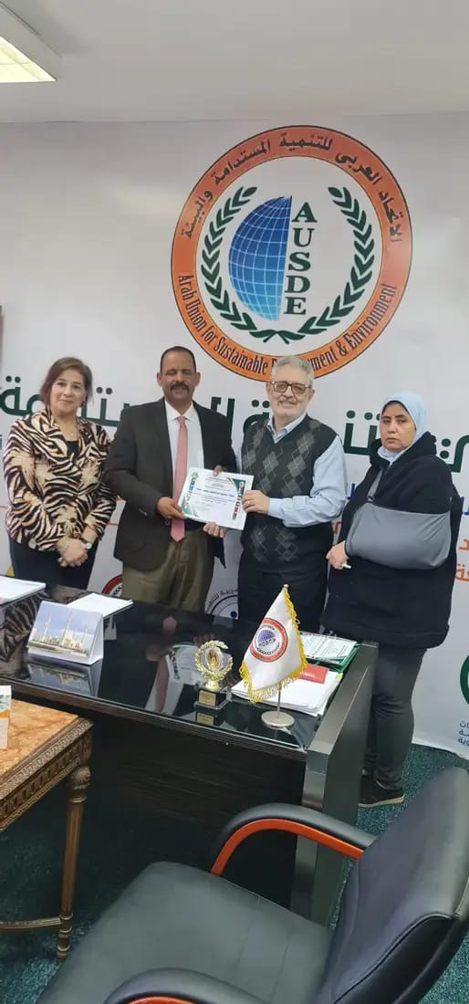 الأمين العام للعربي للتنمية يلتقى أعضاء جمعية خزافي للتراث