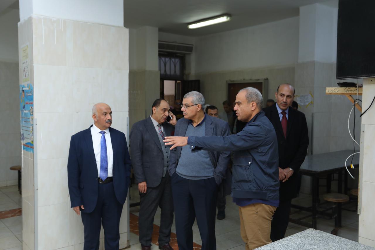 رئيس جامعة الزقازيق يتفقد المدينة الجامعية وكلية التربية النوعيه للإطمئنان على الخدمات الطلابية