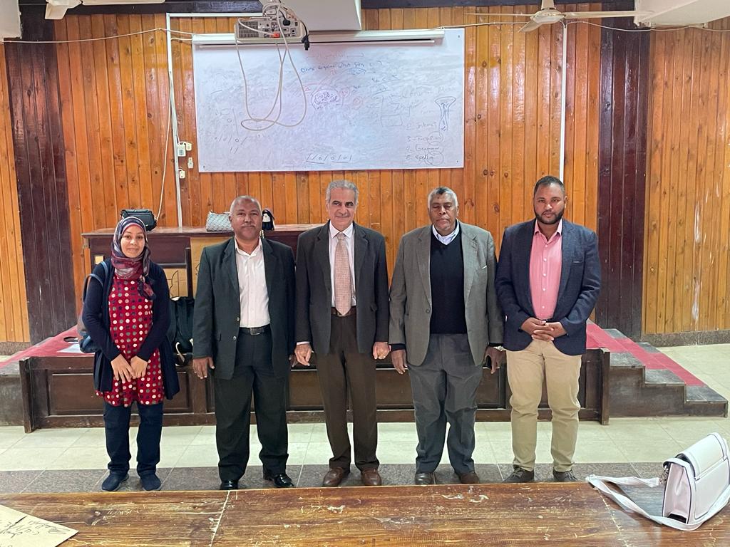 600 طالب يؤدون امتحانات الفصل الدراسي الاول بكلية دار العلوم جامعه أسوان