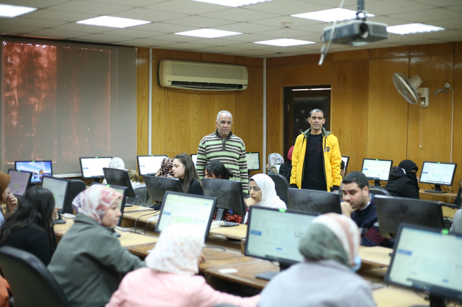 مركز التحول الرقمي بجامعة جنوب الوادي يجري اختبارات ل126 باحثاً