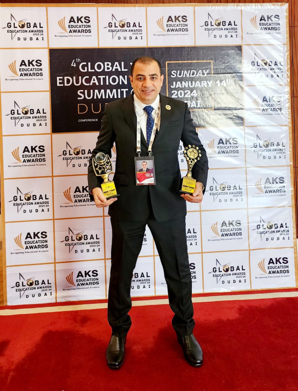 محمود محسن يحصد جائزة المعلم المؤثر المتميز لعام 2023/ 2024