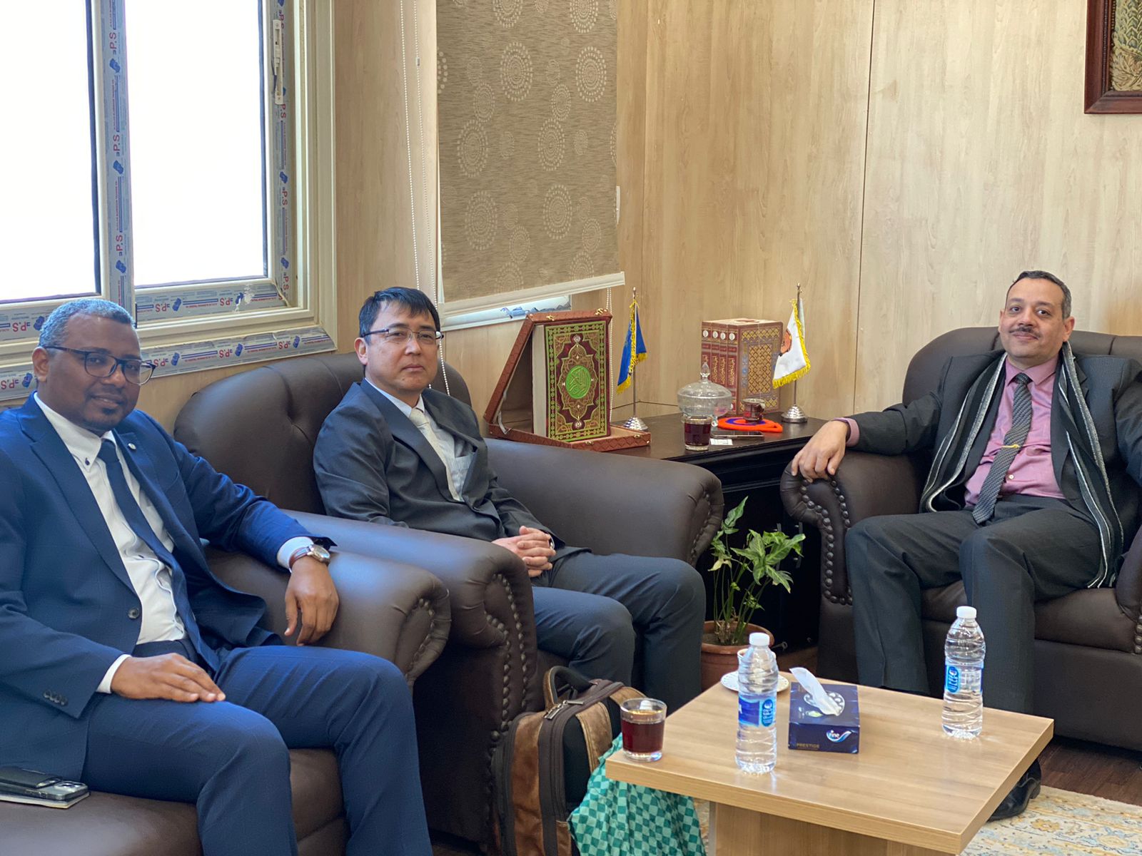 نائب رئيس جامعة أسوان يستضيف استاذ زائر من جامعة كيوشو اليابانية لبحث سبل التعاون المشترك