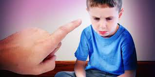 أخطر عشر أخطاء شائعة يفعلها الآباء مع الأبناء