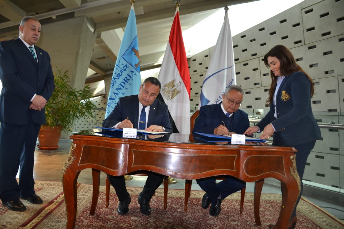 رئيس جامعة الإسكندرية ومدير مكتبة الإسكندرية يوقعان تجديد مذكرة التفاهم لإنشاء مركز الدراسات الهلينستية