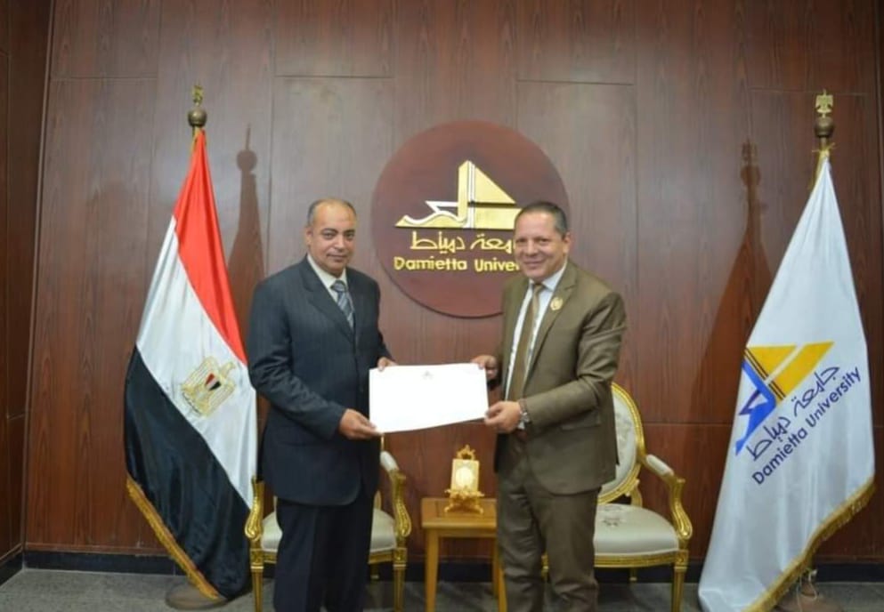 رئيس جامعة دمياط يهنئ الدكتور محمد سلامه لاختياره مديرا للمؤتمر الدولي بماليزيا