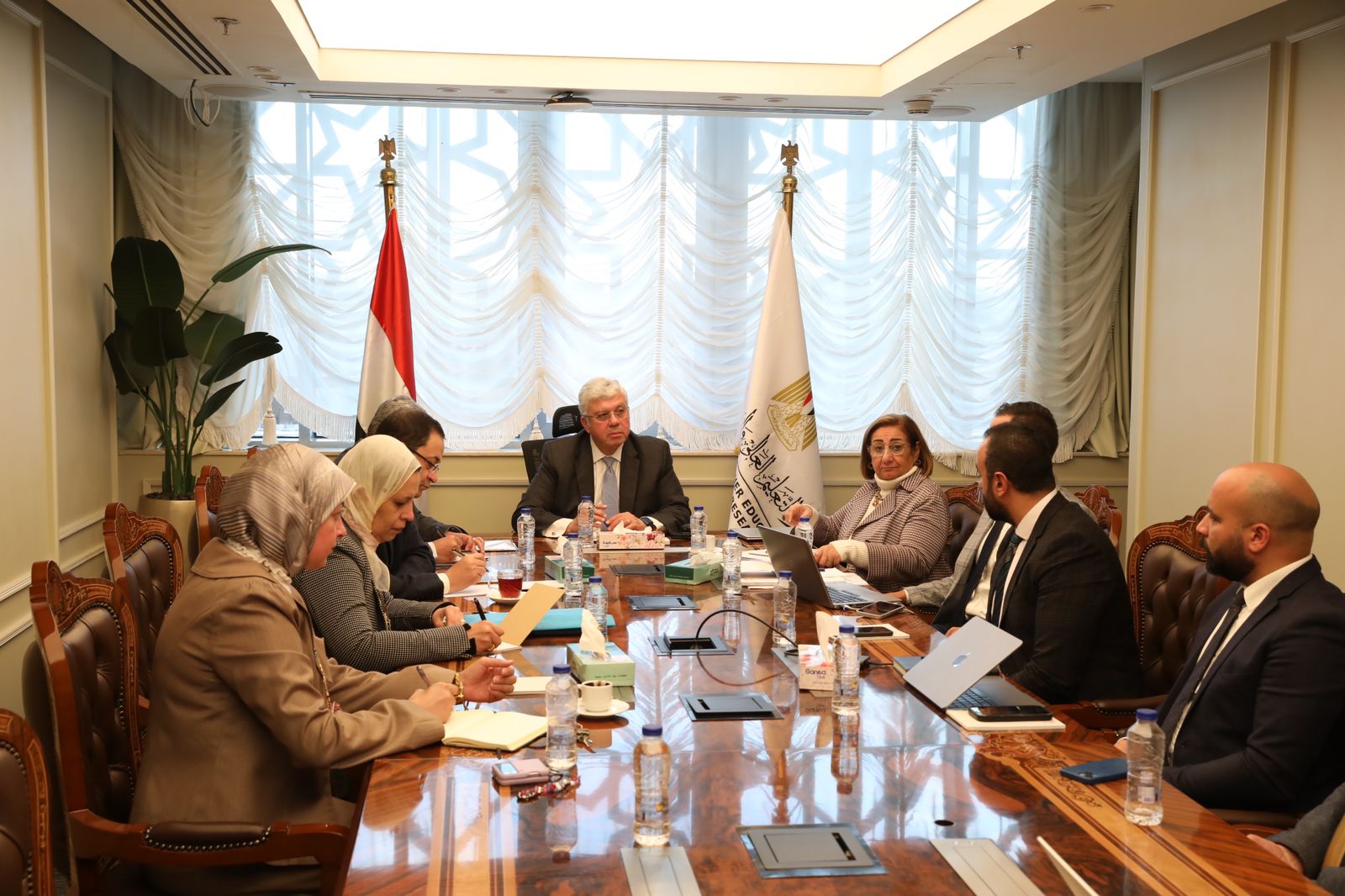 وزير التعليم العالي يستقبل وفد مؤسسة السيفير العالمية لبحث سُبل التعاون في مجالي التعليم العالي والبحث العلمي