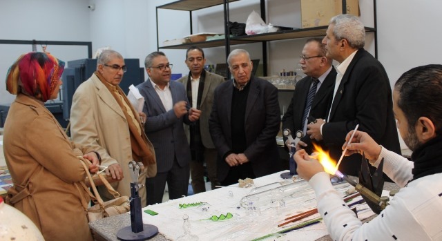 تفاصيل زيارة وفد نقابة المصممين للفنون التطبيقية بالجامعة المصرية الروسية