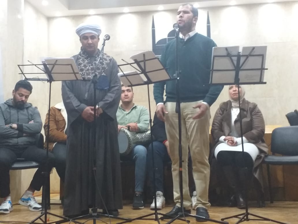 الشعر واغانى الزمن الجميل فى مكتبة القاهره الكبرى