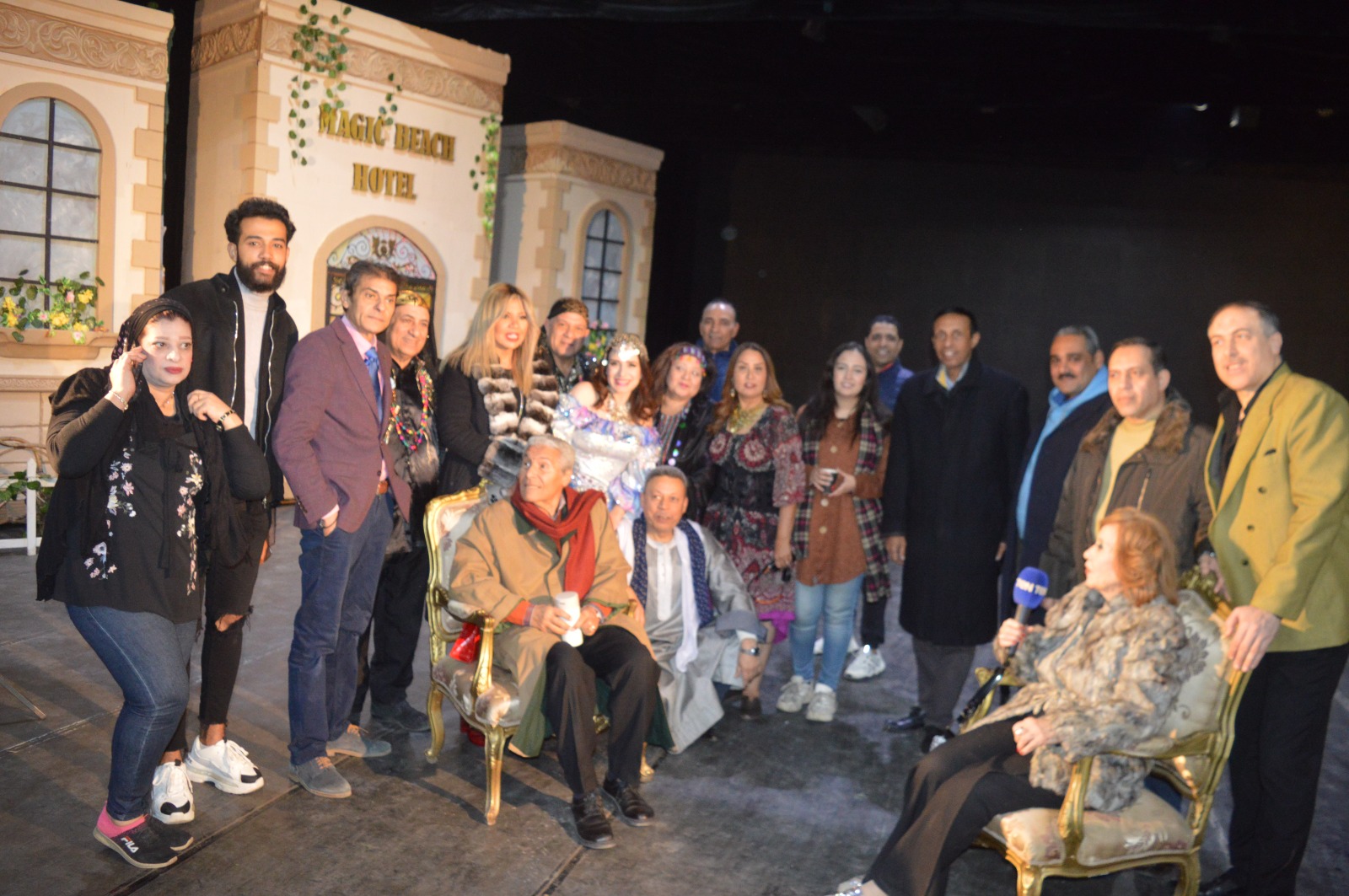 قمر الغجر علي مسرح البالون