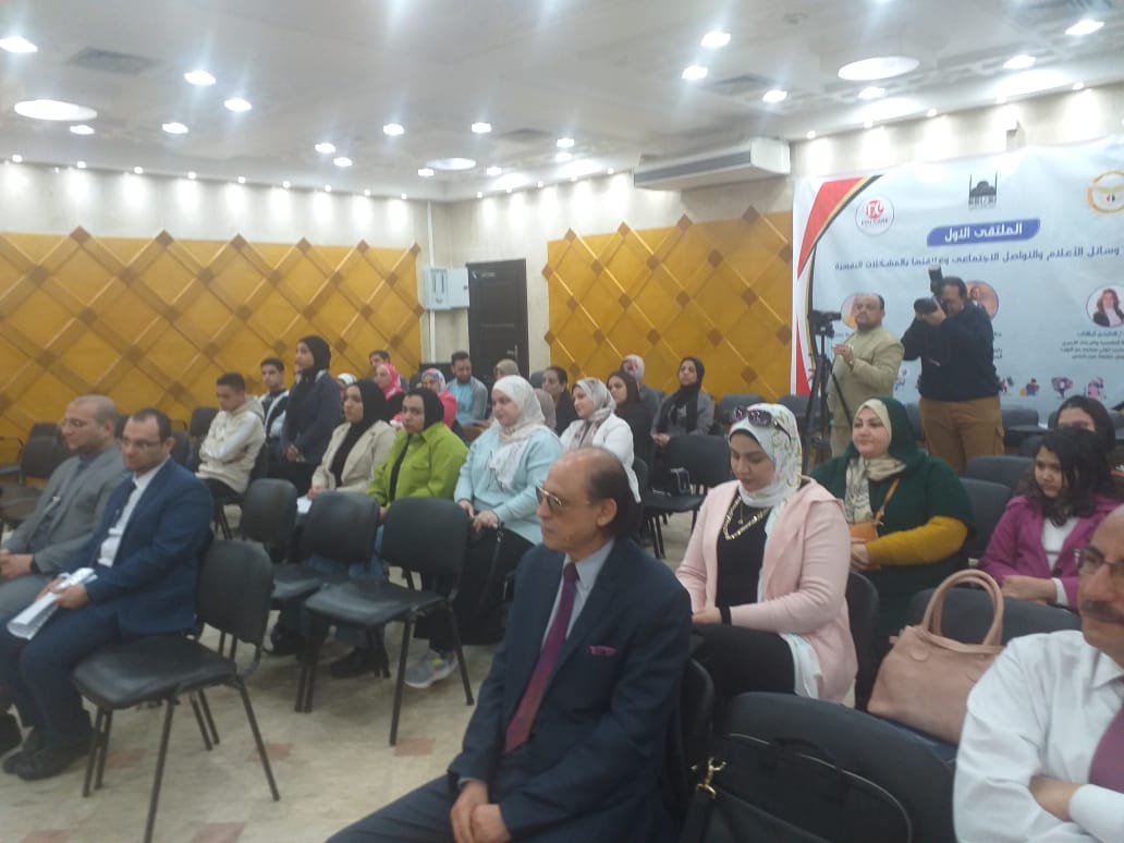 وسائل التواصل الاجتماعى وتاثيرها على سلوك الشباب فى المجتمع ..السلبيات والإيجابيات