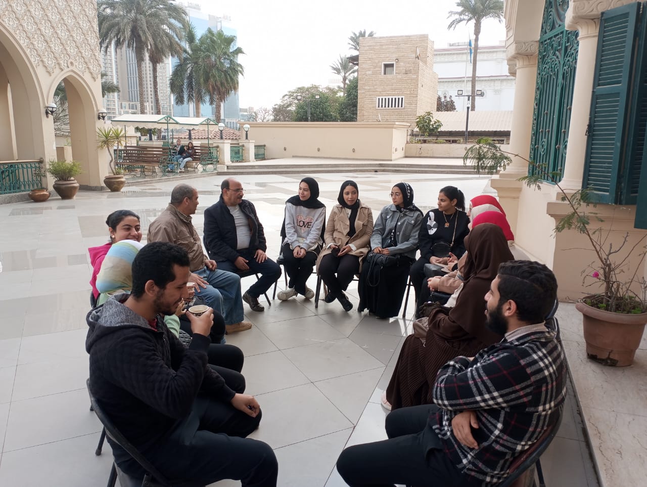 مكتبة القاهره تستضيف طالبات جامعة عين شمس