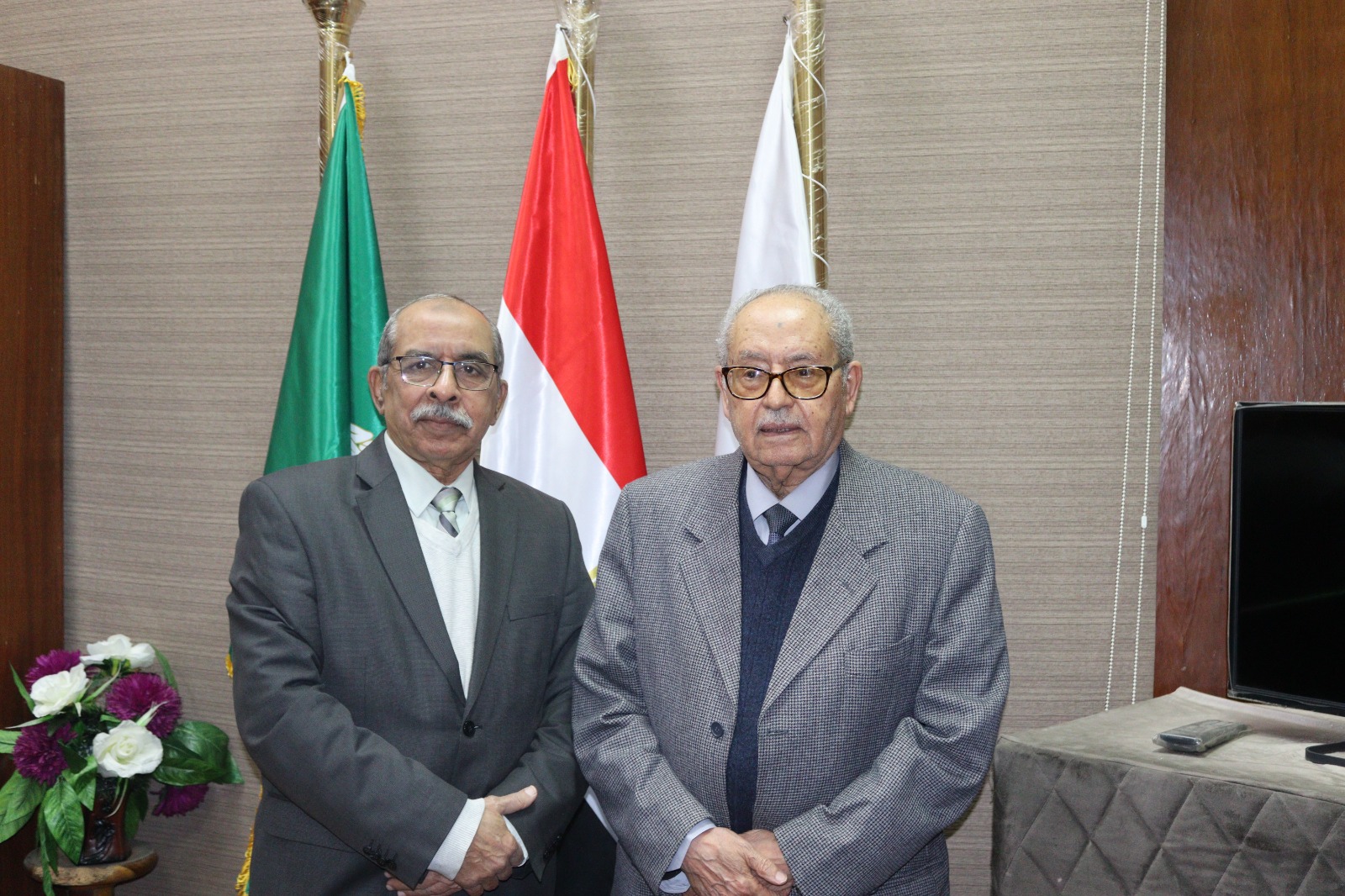 أمين عام “الأطباء العرب” يستقبل أمين عام مجمع اللغة العربية بالقاهرة