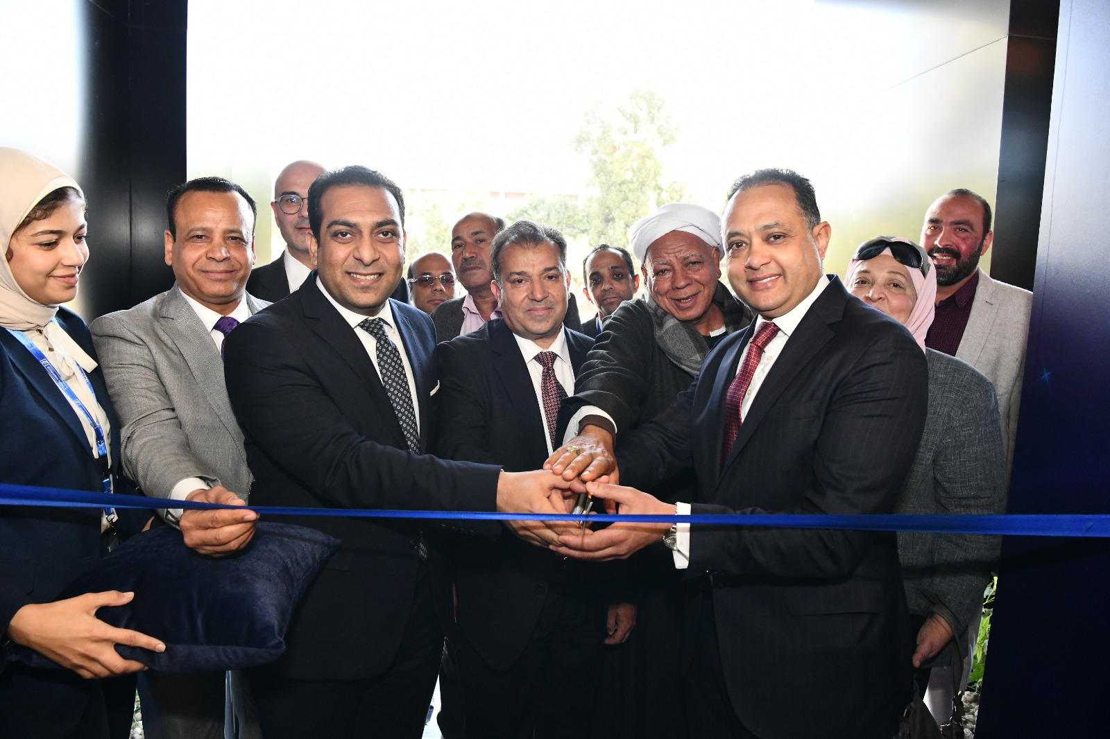 رئيس جامعة جنوب الوادي ونائب محافظ قنا يشهد افتتاح فرع بنك الإمارات دبي الوطني مصر بمدينة قنا