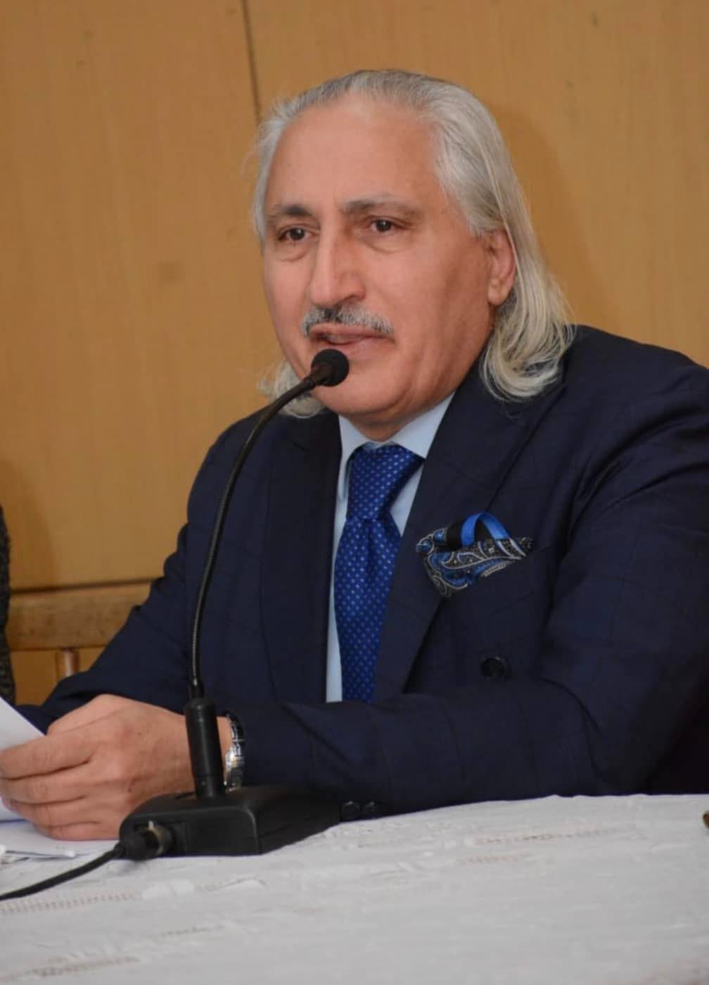 الحبُّ لا يأتي ليبقى للأبد