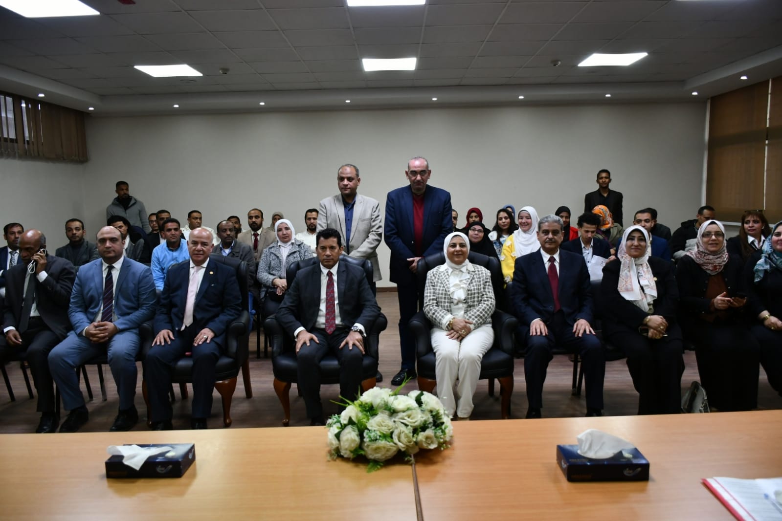 وزير الشباب والرياضة يسلم المنح المالية المقدمه من منظمة confejesتمويل المشروعات الصغيرة للشباب