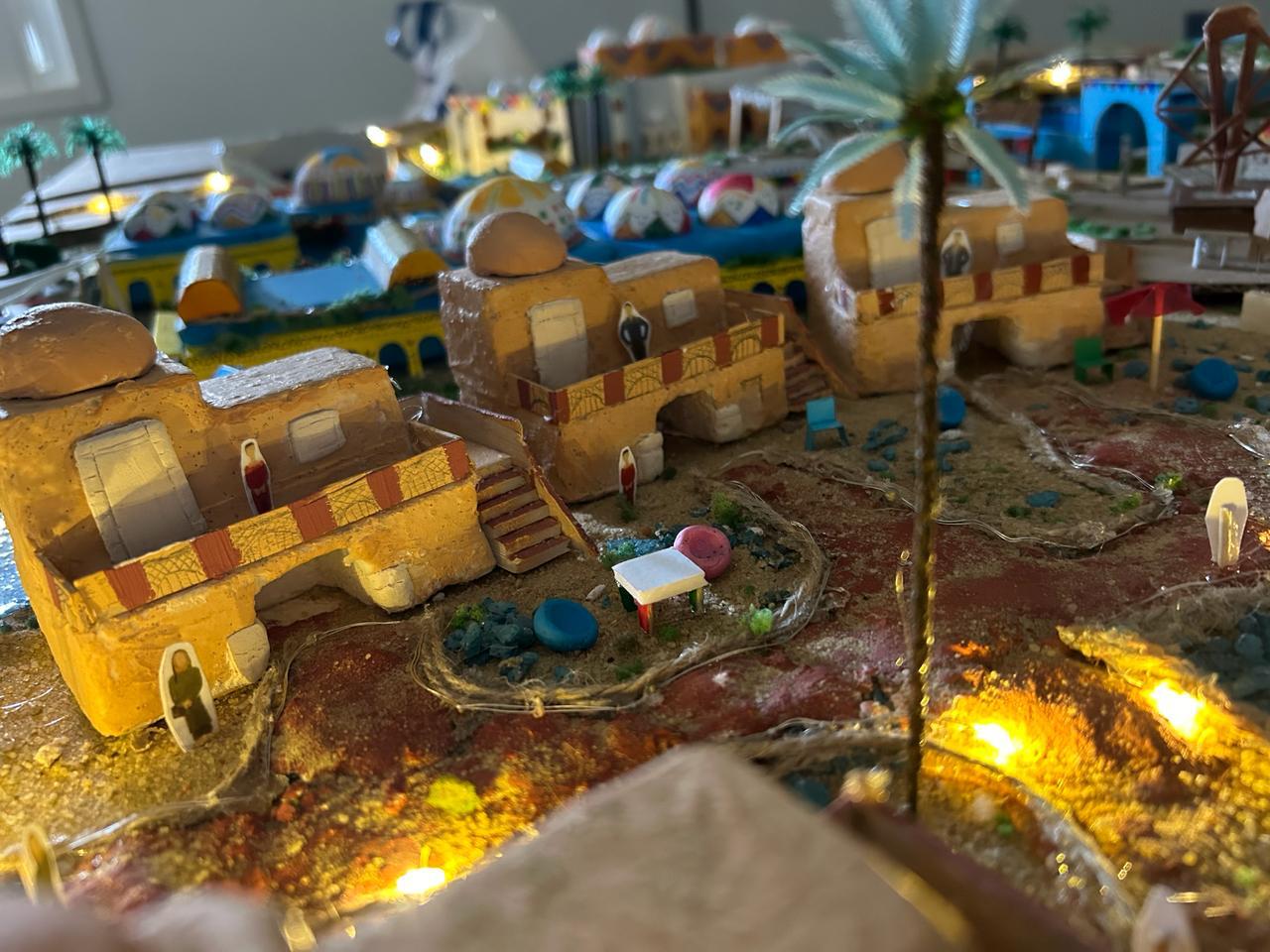 “طلاب العمارة المستدامة ” بالجامعة اليابانية يصممون مجسم لقرية سياحية على الطراز النوبي