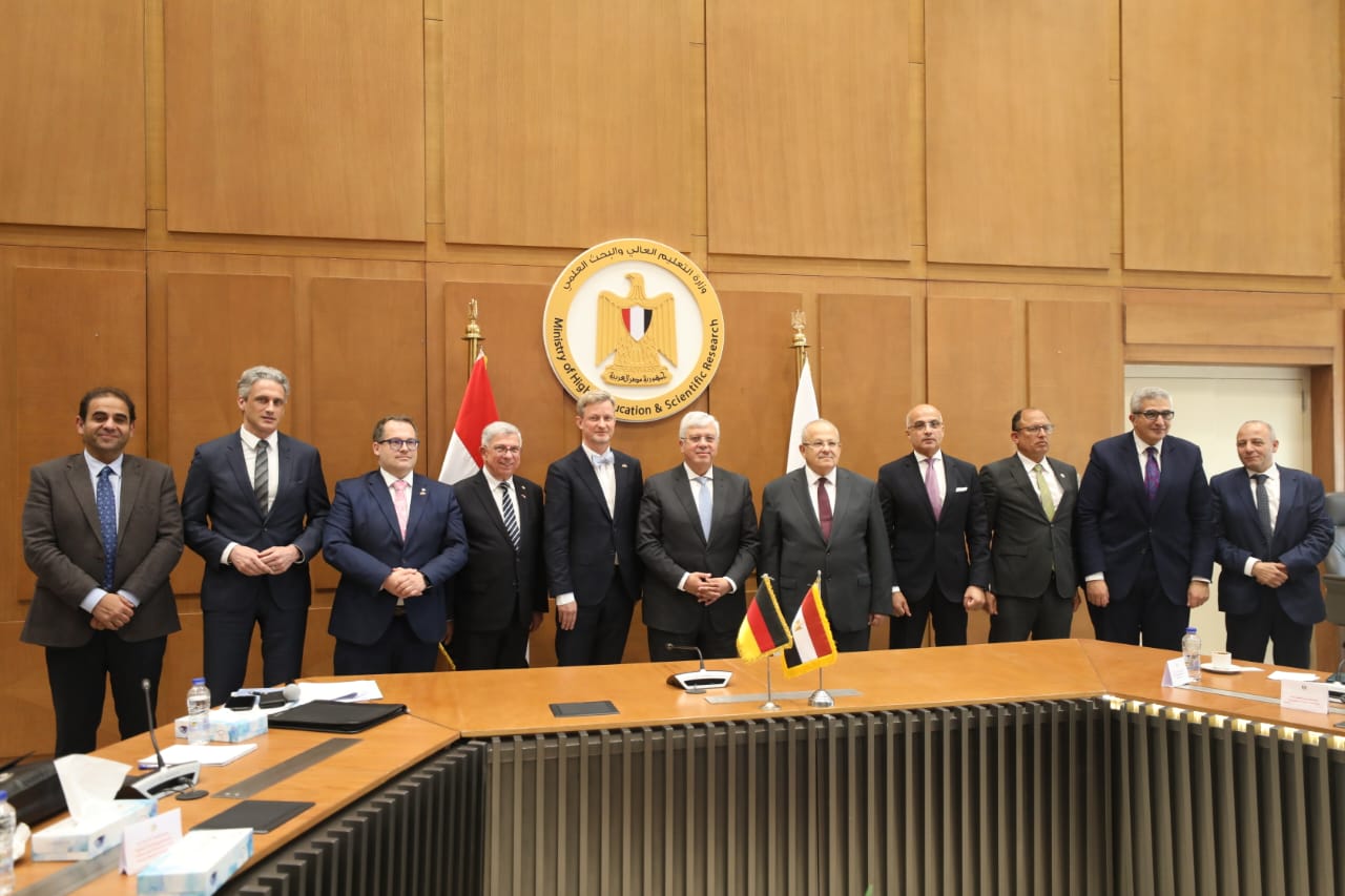 وزير التعليم العالي يستقبل وزير الدولة للعلوم والسياحة والثقافة بولاية ساكسونيا الألمانية لبحث التعاون المشترك