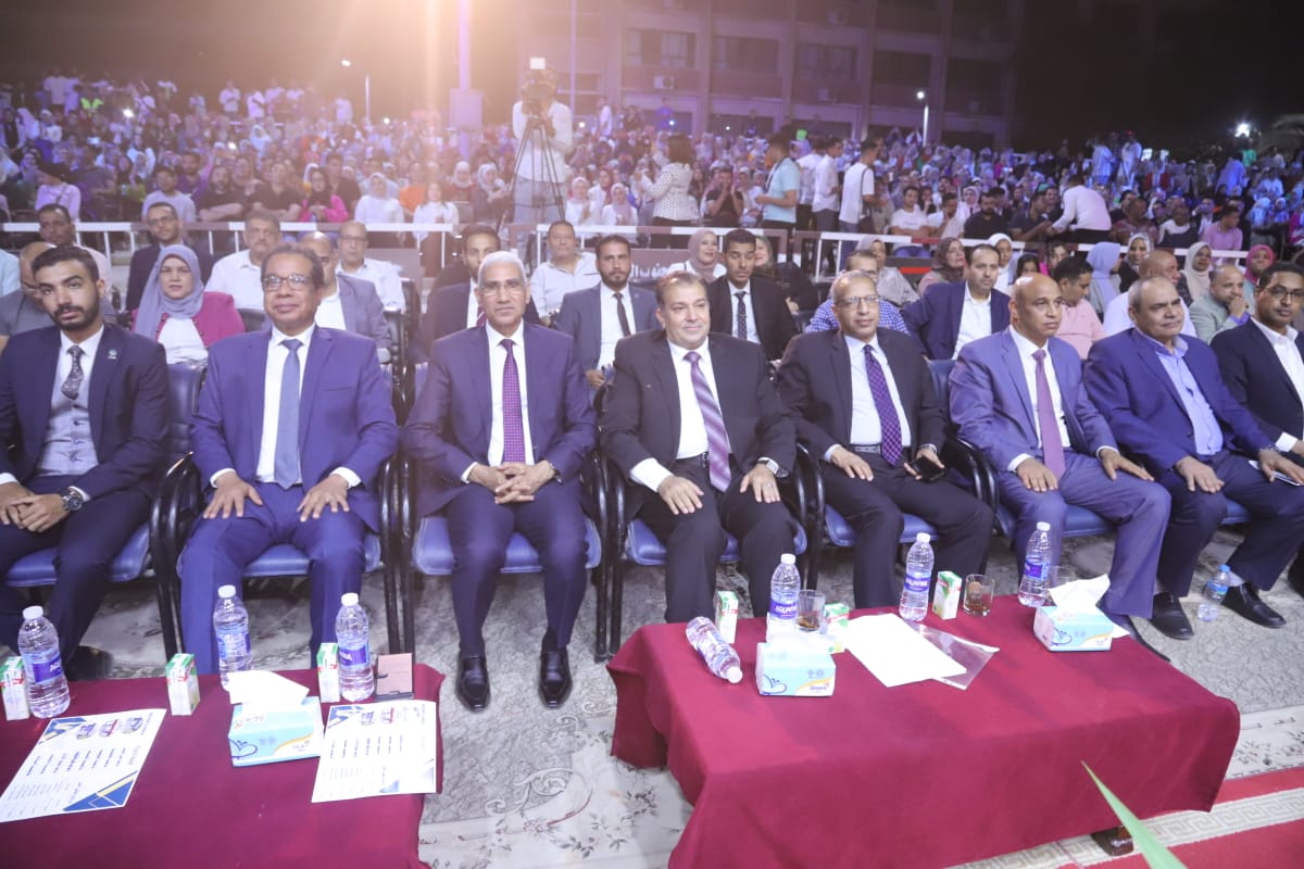 رئيس جامعة جنوب الوادي يفتتح فعاليات الملتقى الفني 21 لشباب الجامعات   