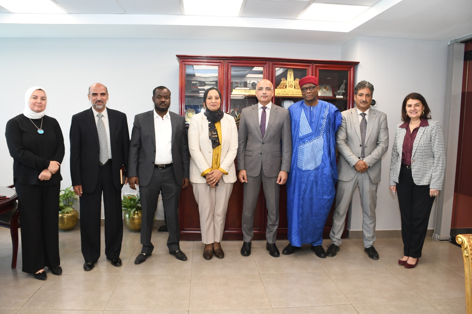 رئيس جامعة عين شمس يستقبل سفير تشاد لبحث سبل التعاون المشترك 