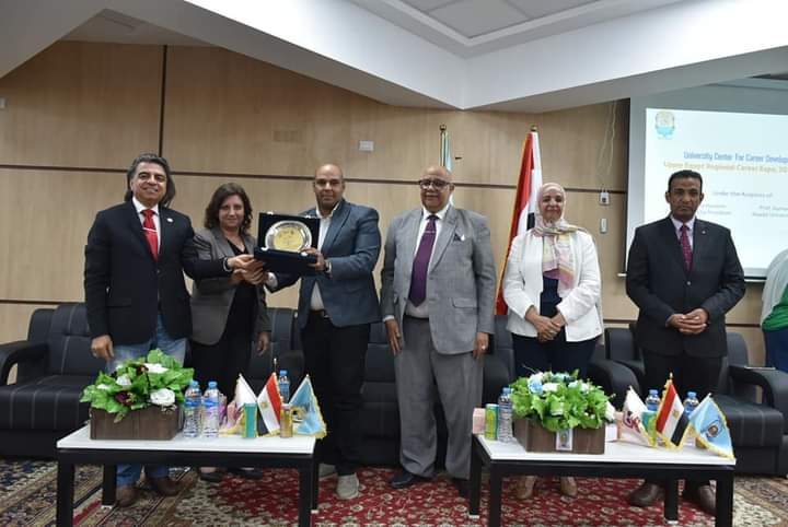 جامعة أسوان تشارك بالملتقى التوظيفي الأول لجامعات أقليم الصعيد بالأقصر 