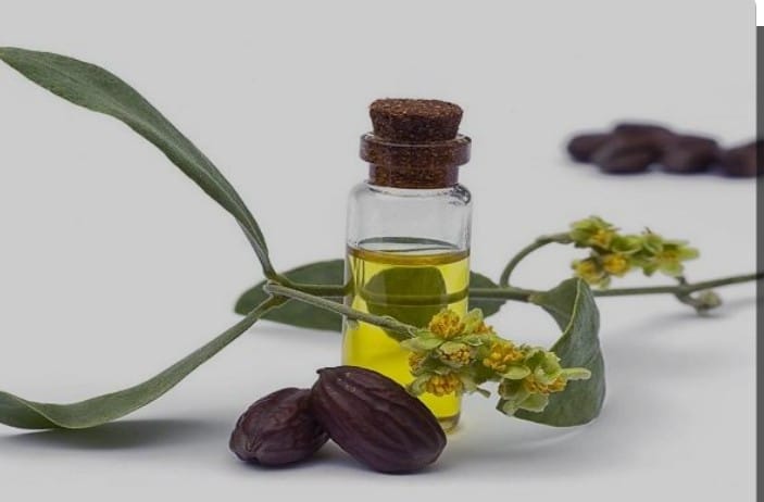 فوائد زيت الجوجوبا للشعر