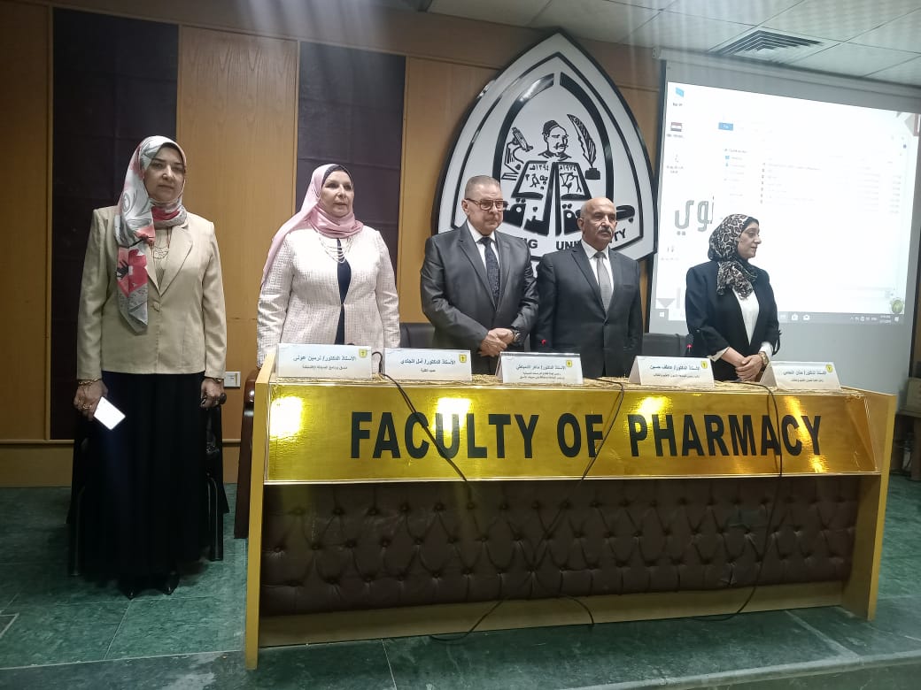 نائب رئيس جامعة الزقازيق لشئون التعليم والطلاب يشهد فعاليات الملتقى الطلابي السنوي في دورته التاسعة بكلية الصيدلة