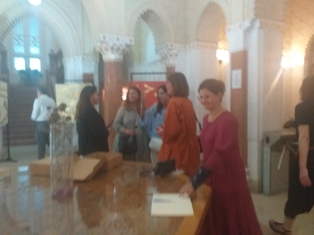 اكتشافات فنية جديدة تتألق في معرض ‘ديسكوفريز’ بمكتبة القاهرة الكبرى